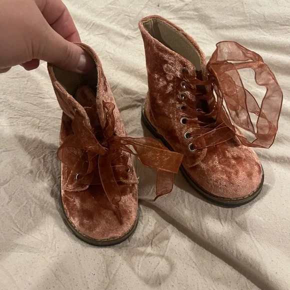 Toddler 6C Velvet Combat boots - Picture 2 of 2